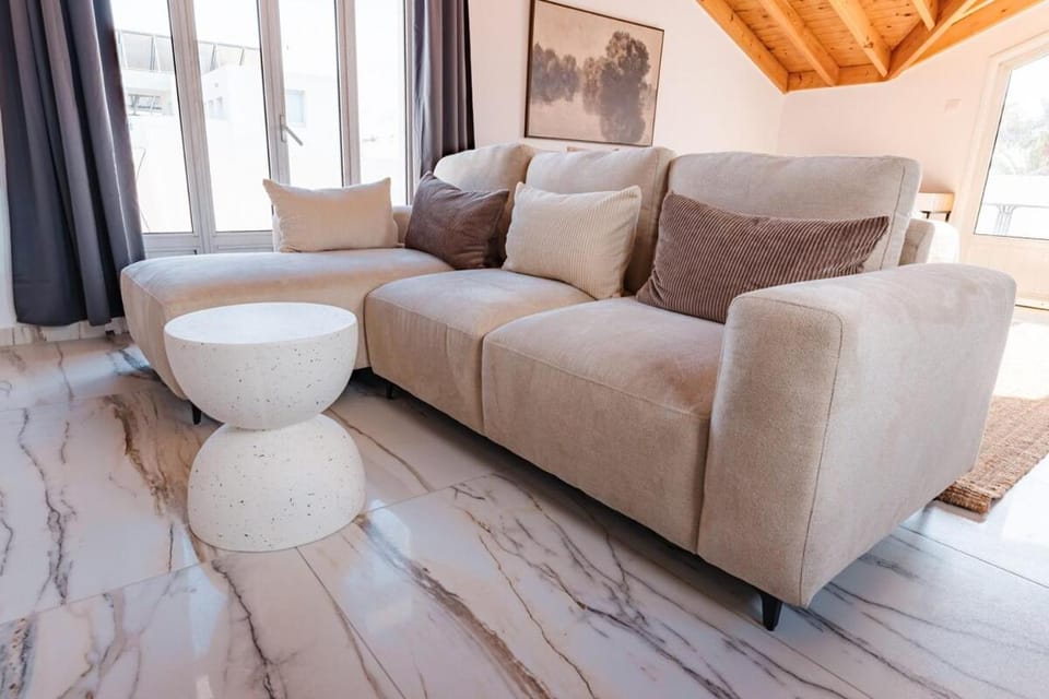 Living room, Photo of the whole room, Seating area
