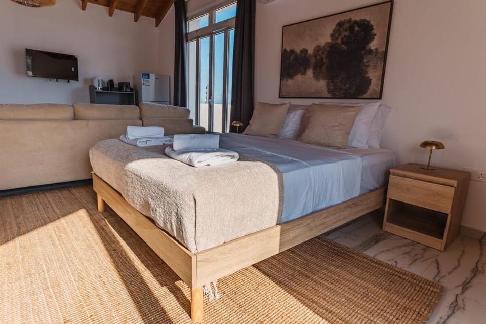 Bed, Living room, Seating area