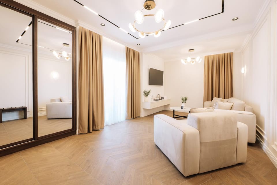 TV and multimedia, Living room, Photo of the whole room, Seating area, wardrobe