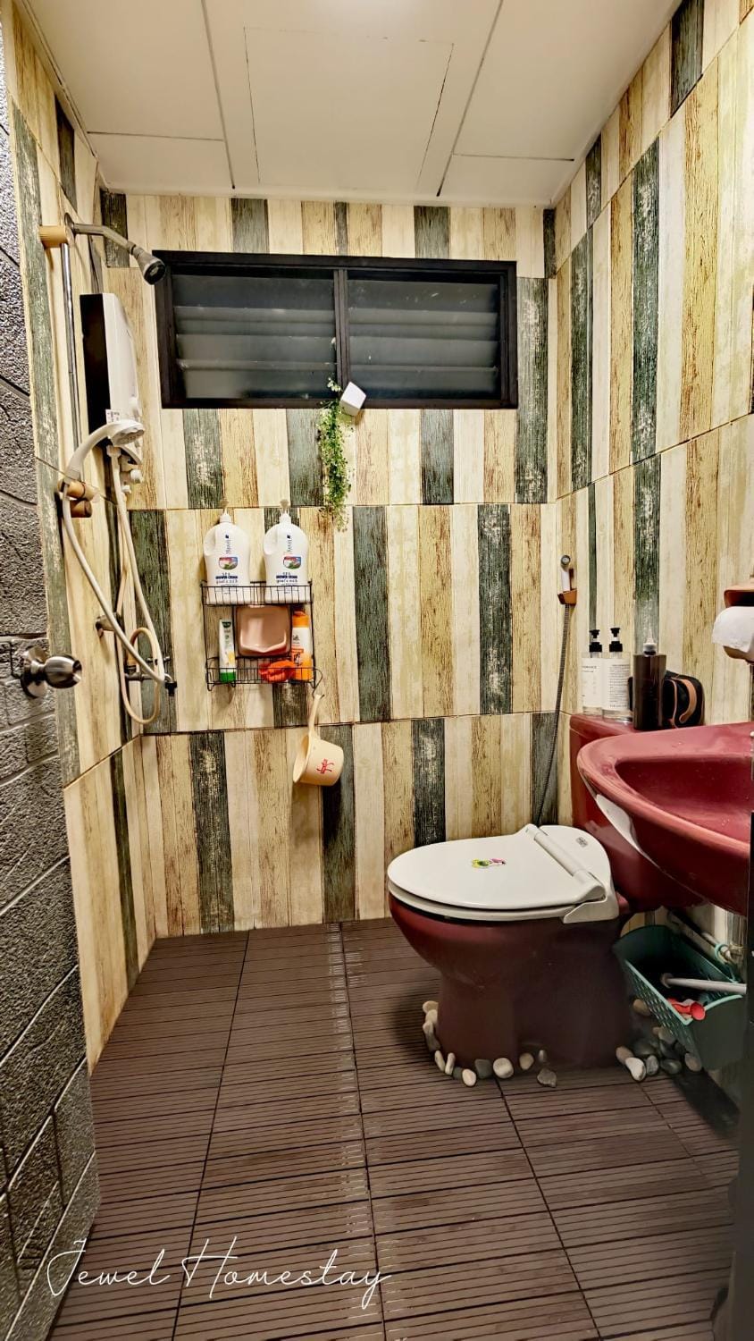 Shower, Toilet, Bathroom