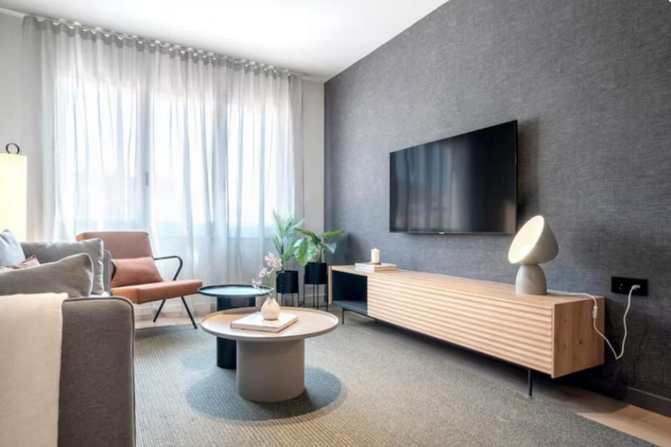 TV and multimedia, Living room, Seating area, Dining area
