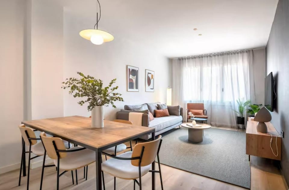 Communal lounge/ TV room, TV and multimedia, Living room, Seating area, Evening entertainment