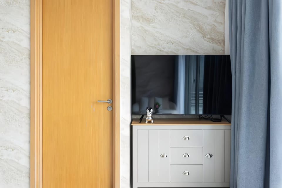 TV and multimedia, wardrobe