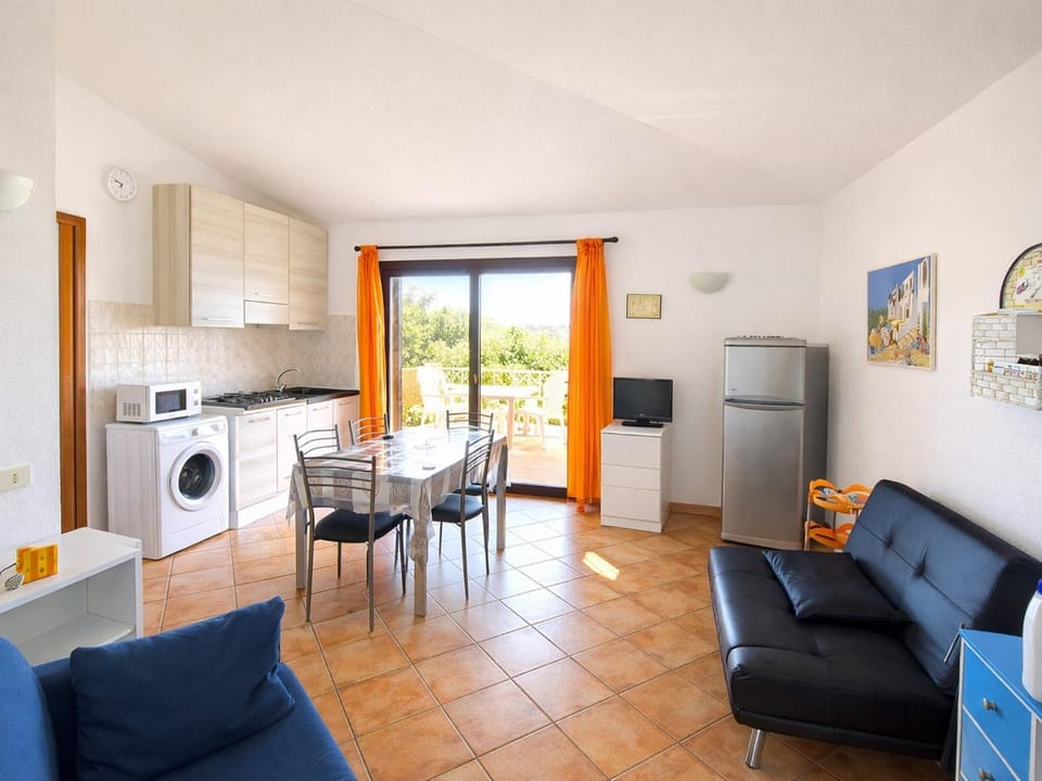 Kitchen or kitchenette, Living room, Lunch