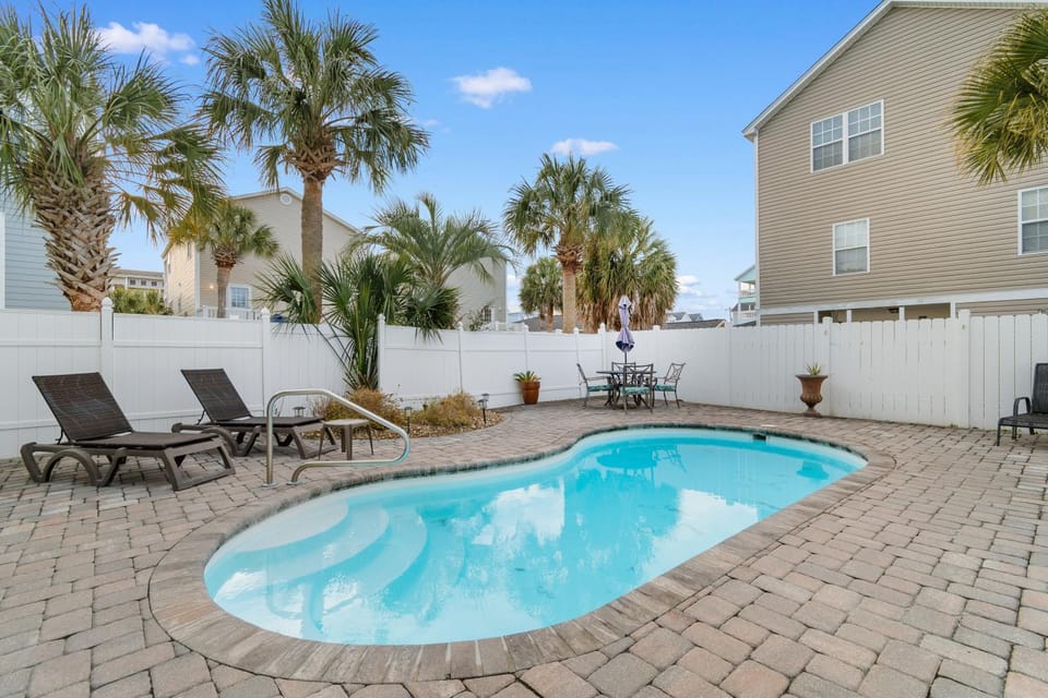 Day, Summer, Garden, Seating area, Swimming pool