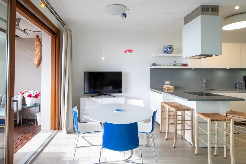 TV and multimedia, Living room, Dining area