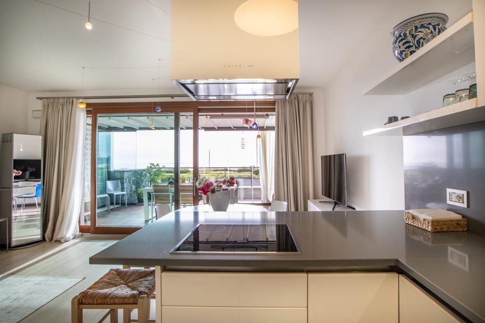 Kitchen or kitchenette, Living room