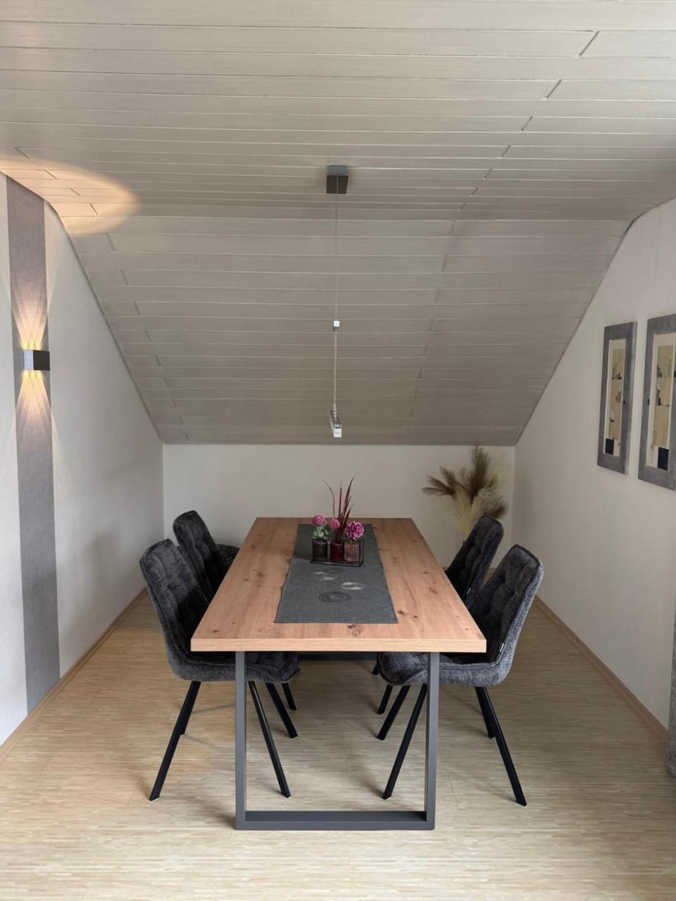 Seating area, Dining area
