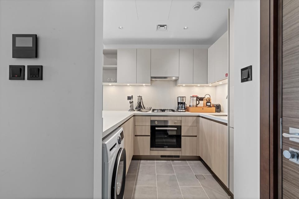 Coffee/tea facilities, Kitchen or kitchenette, oven, stove, toaster
