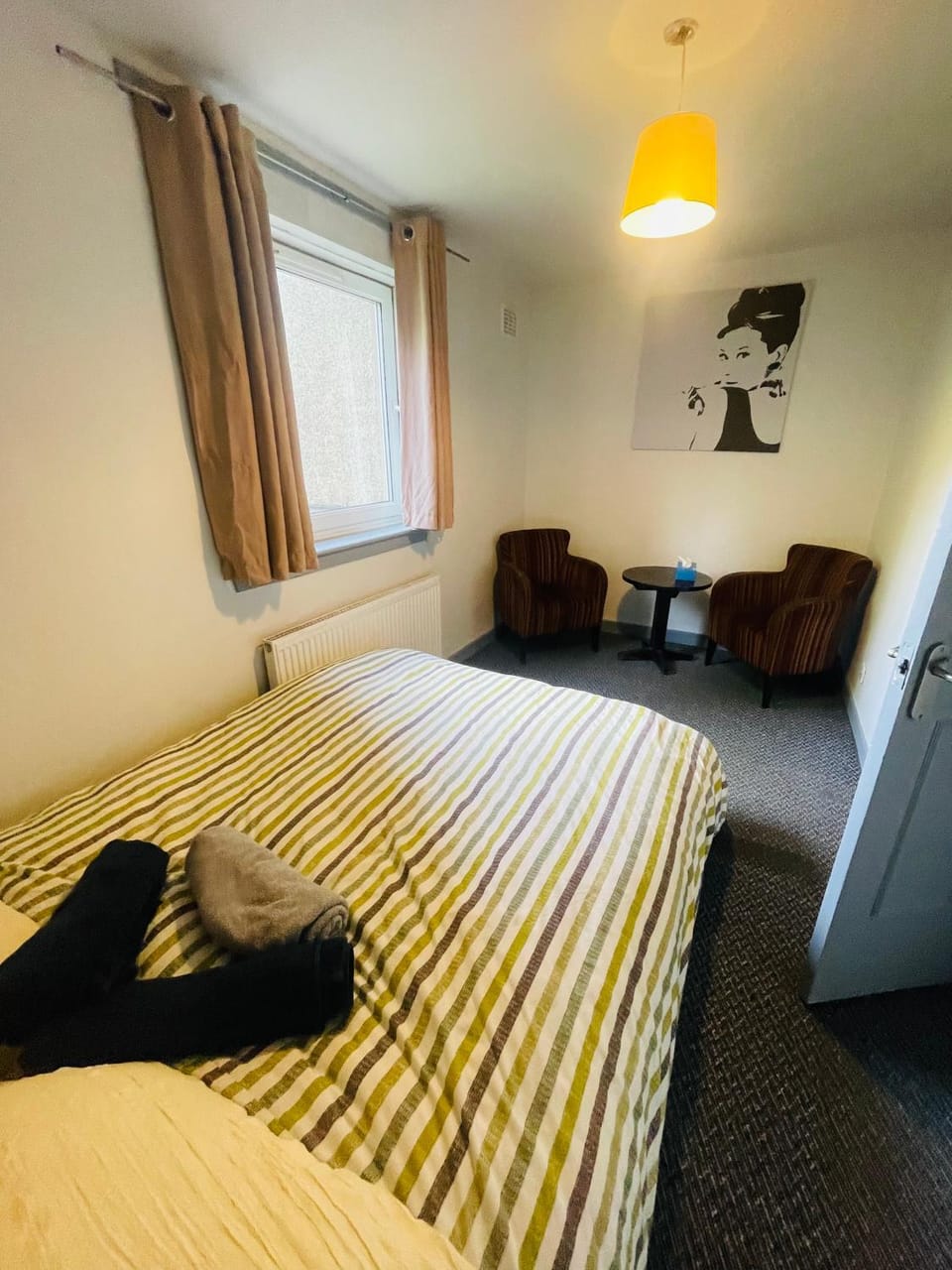 3 Bed Flat Gorgie Road Apartment in Edinburgh