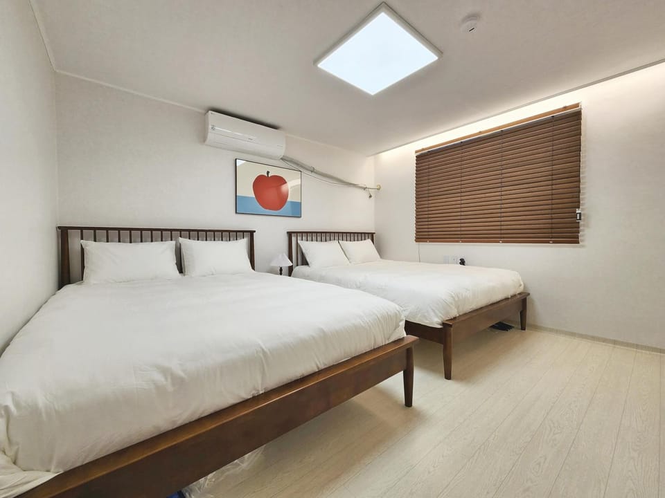 Bed, Bedroom, air conditioner