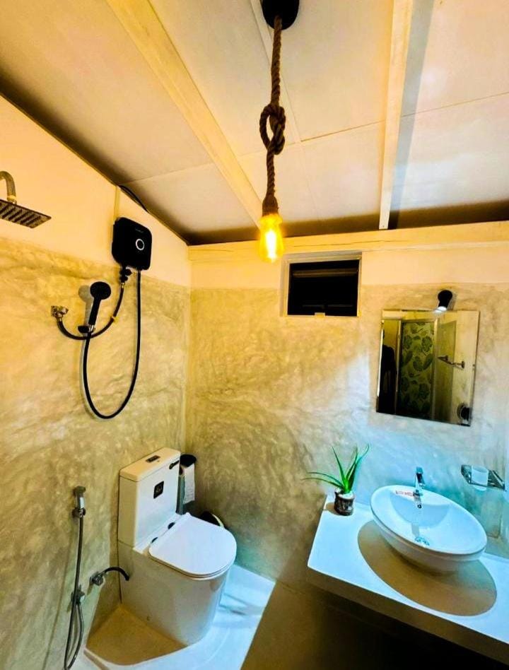 Shashi Place - Dondra Bay Bed and Breakfast in Southern Province