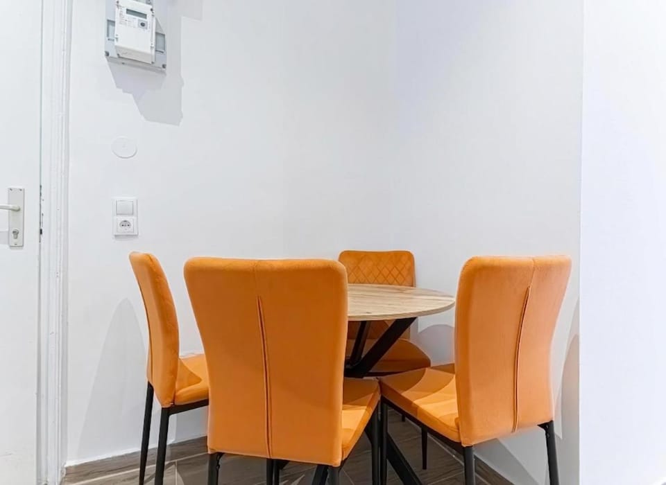 Seating area, Dining area
