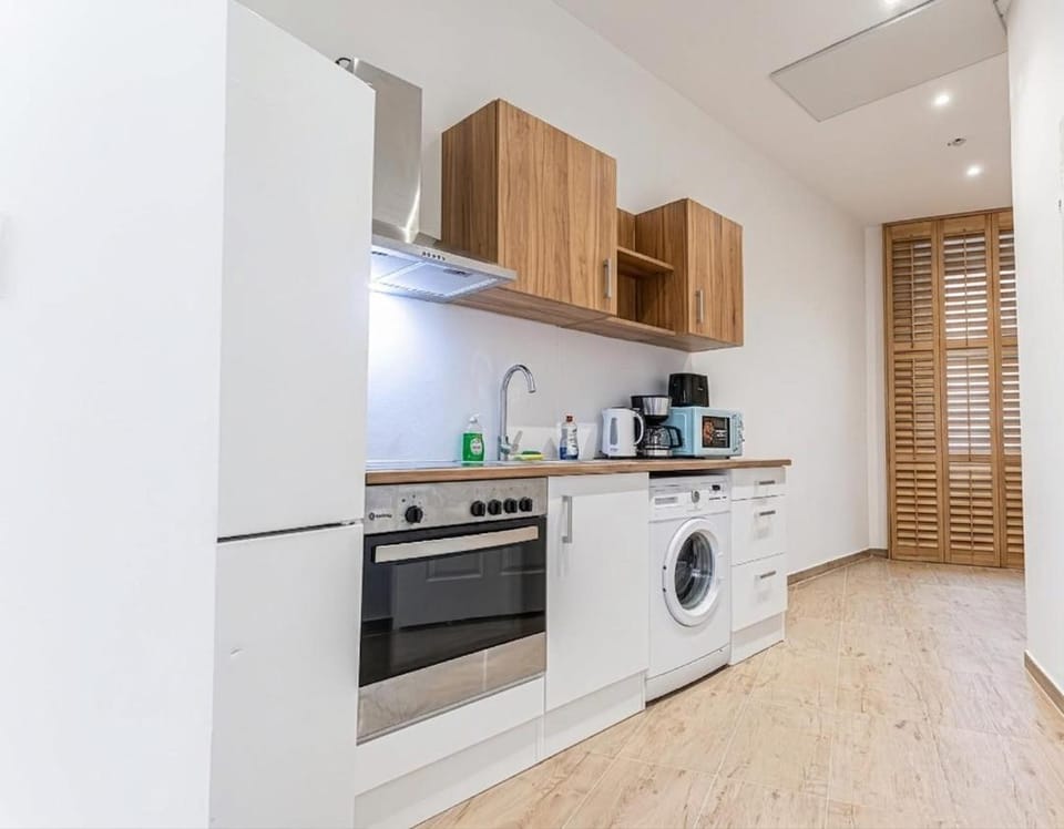 Kitchen or kitchenette, oven, stove, toaster, washing machine