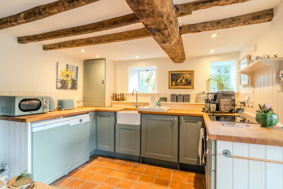 Kitchen or kitchenette, kitchen