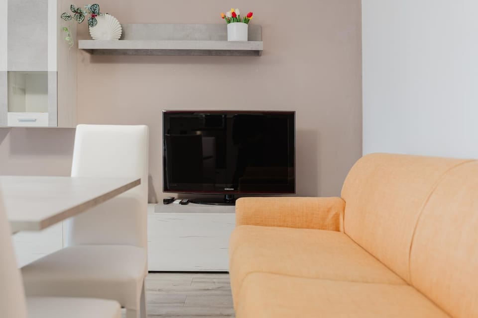TV and multimedia, Living room, Dining area