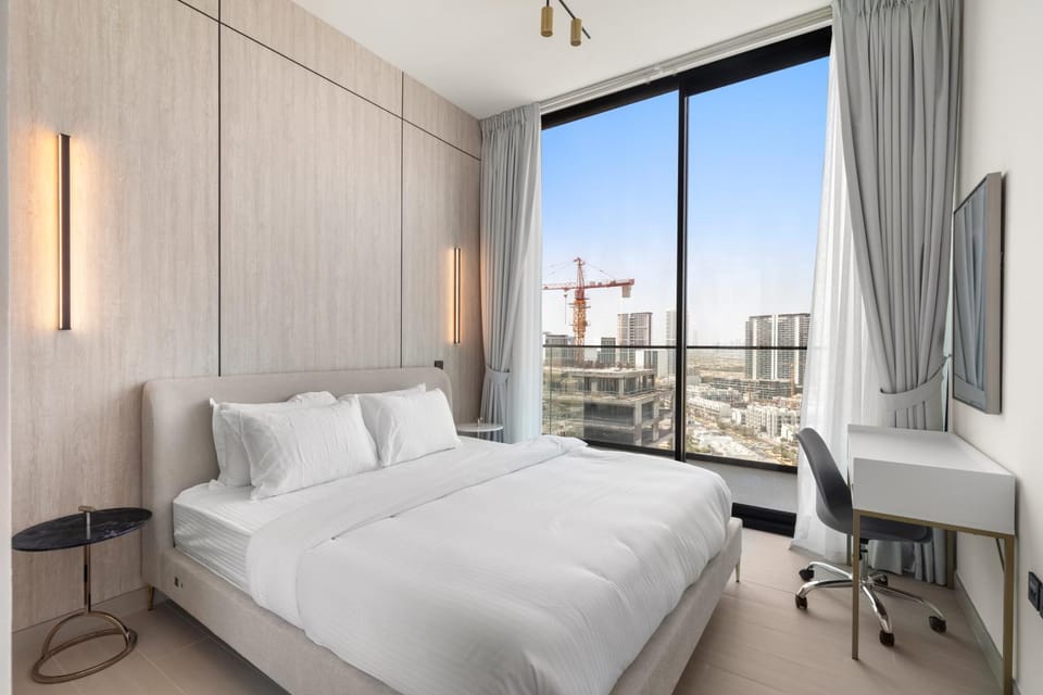 Bed, Photo of the whole room, Seating area, Bedroom