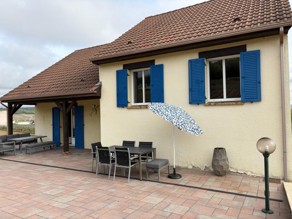 Property building, Patio, Day