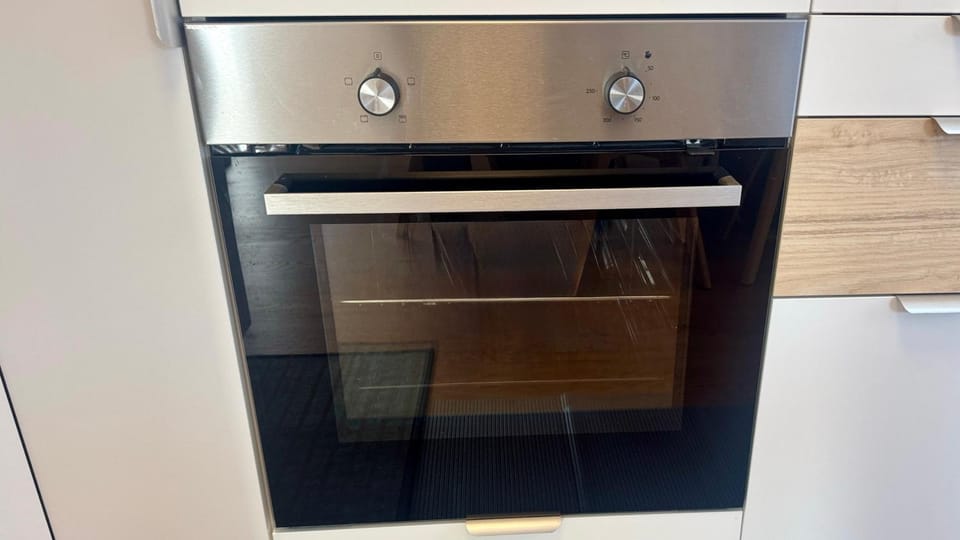 Kitchen or kitchenette, oven
