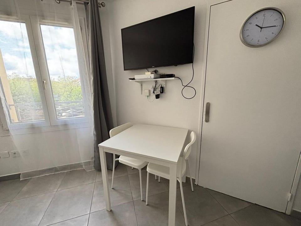 Chaleureux Studio - Disneyland 10 min Paris Apartment in Bussy-Saint-Georges