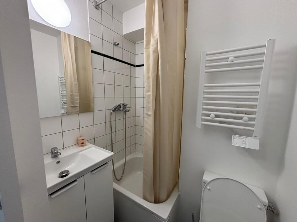 Chaleureux Studio - Disneyland 10 min Paris Apartment in Bussy-Saint-Georges