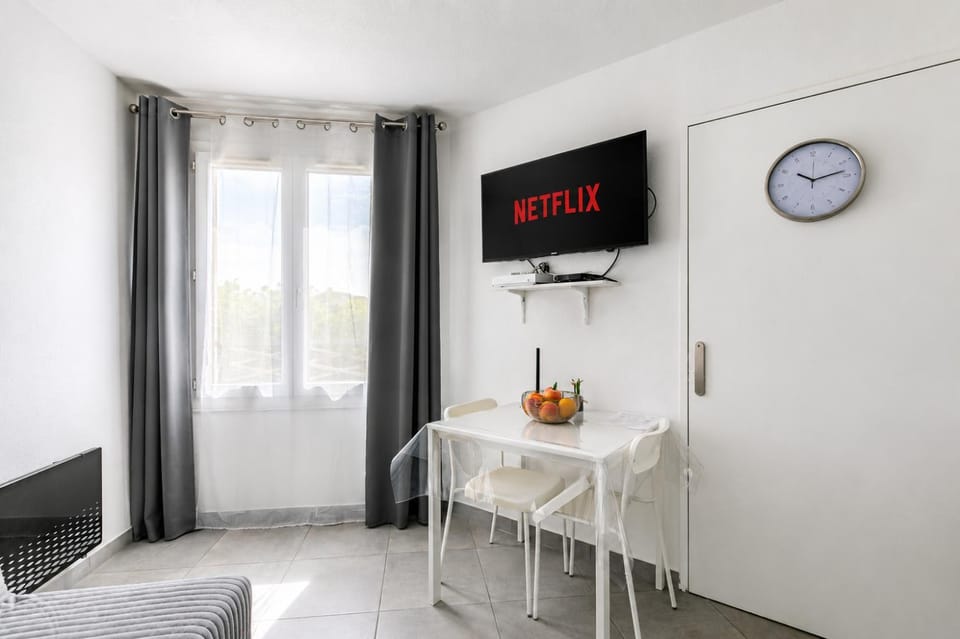 Chaleureux Studio - Disneyland 10 min Paris Apartment in Bussy-Saint-Georges