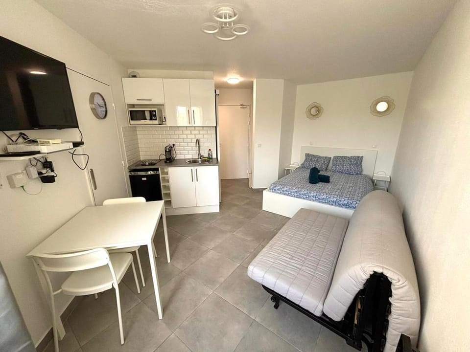 Chaleureux Studio - Disneyland 10 min Paris Apartment in Bussy-Saint-Georges