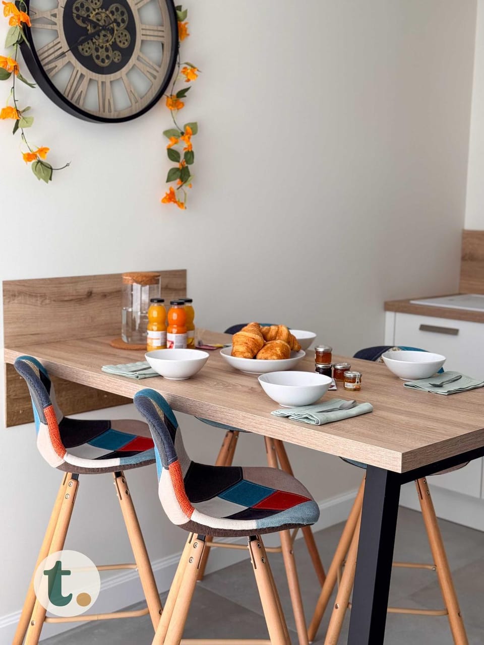 Dining area, kitchen
