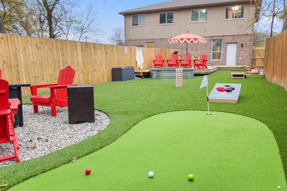 Howdy House -Pool, Putt Putt, Arcade, Fire pit, 8 mins to World Cup House in Grand Prairie