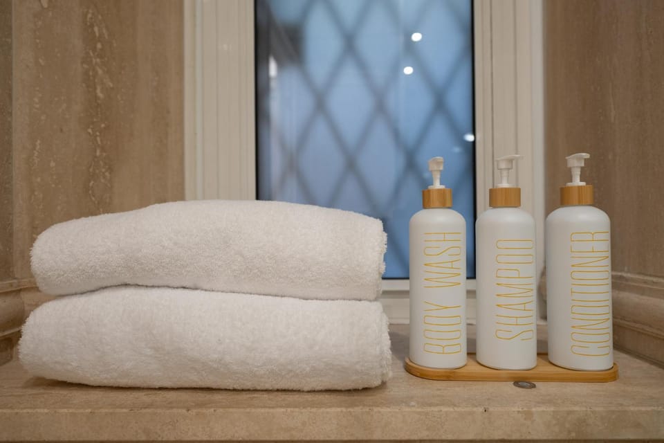 Shower, towels