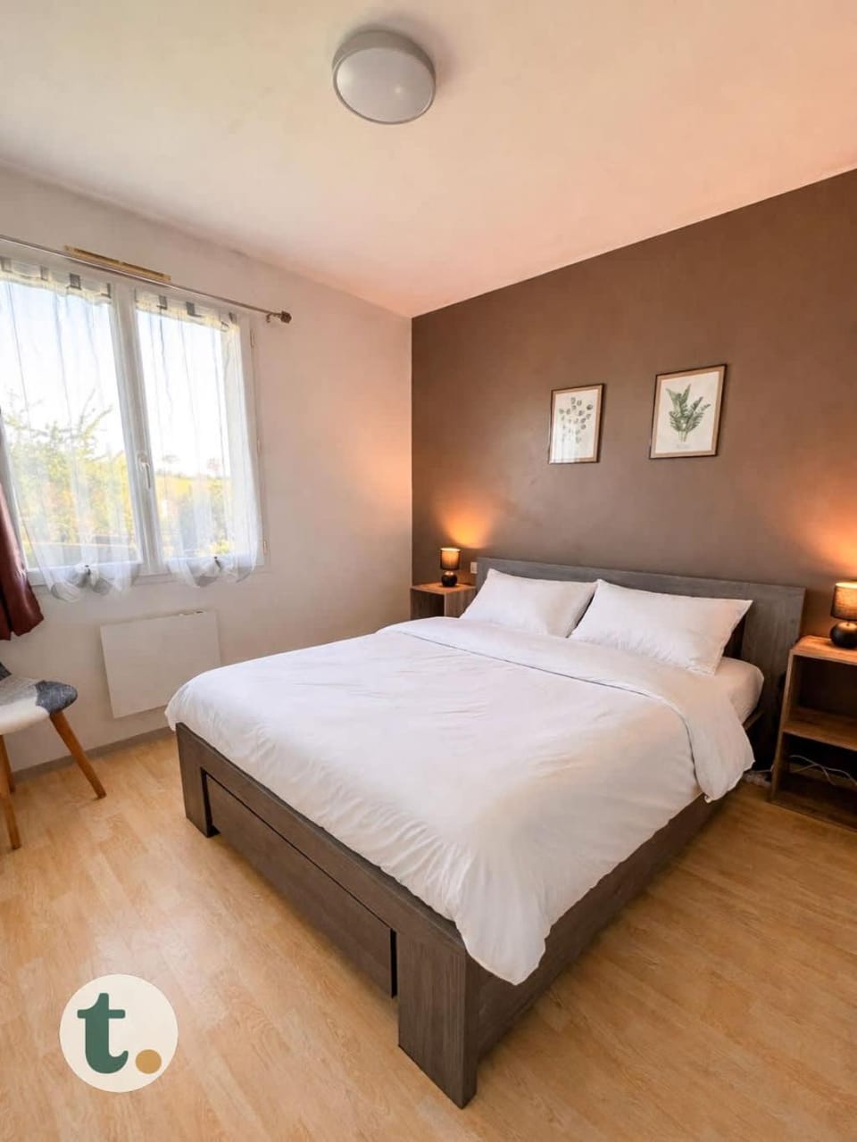 Bed, Photo of the whole room, Bedroom