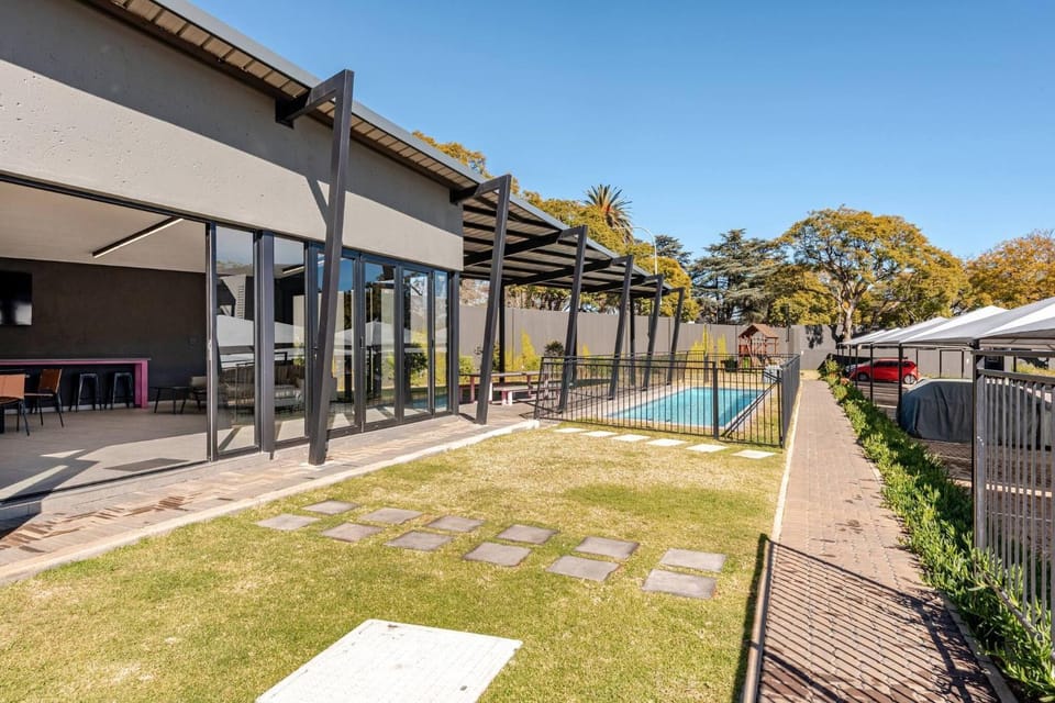 Skyline Studio Smart access Melrose Sandton Apartment in Johannesburg