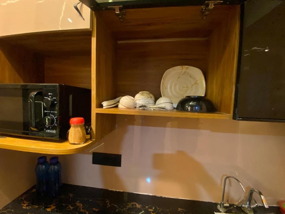 Luxury Studio with Jacuzzi Gaur City Center Apartment in Noida