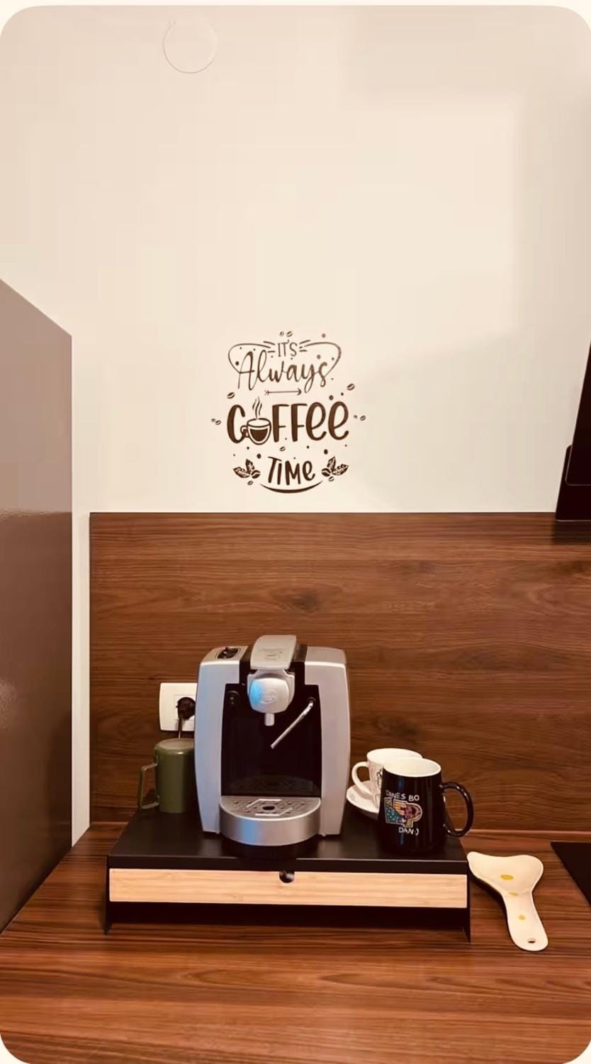 Kitchen or kitchenette, Text overlay