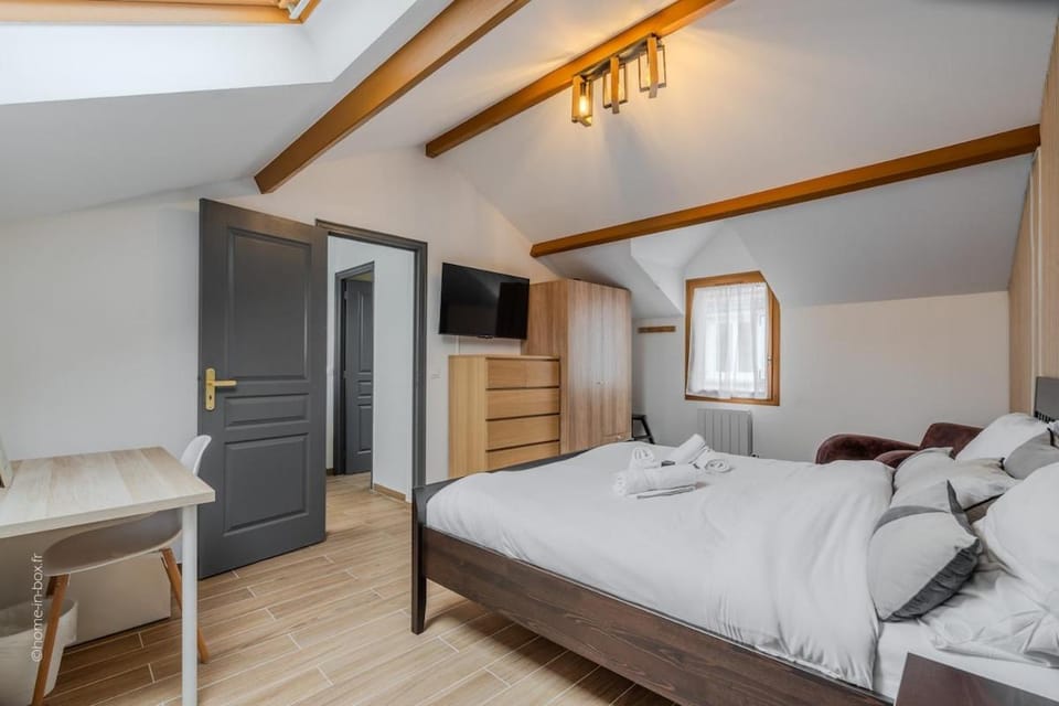 Beautiful home - Hot tub - 20 min to Disney - Sleeps 5 Apartment in Torcy