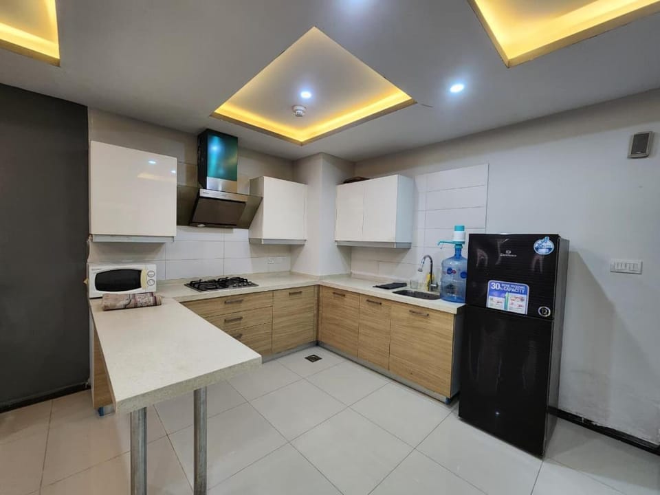 Communal kitchen, kitchen, kitchen