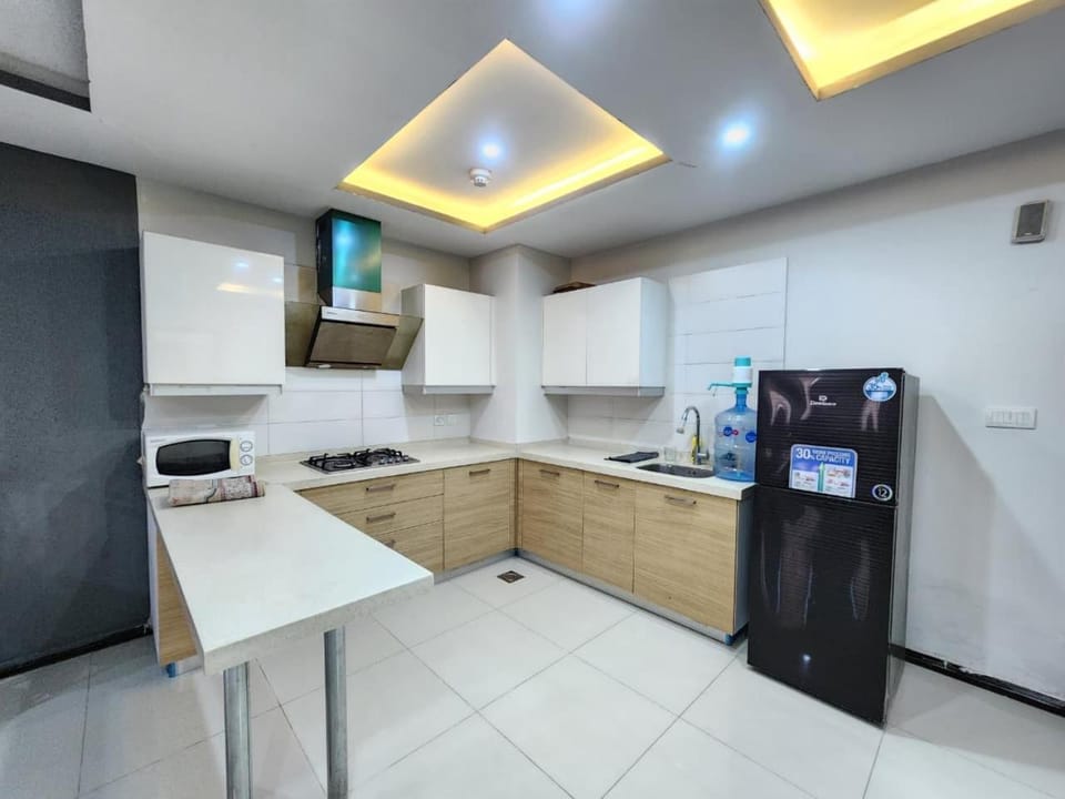 Property building, Kitchen or kitchenette, kitchen, kitchen