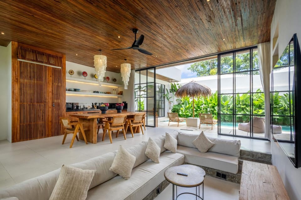 Living room, Seating area, Dining area