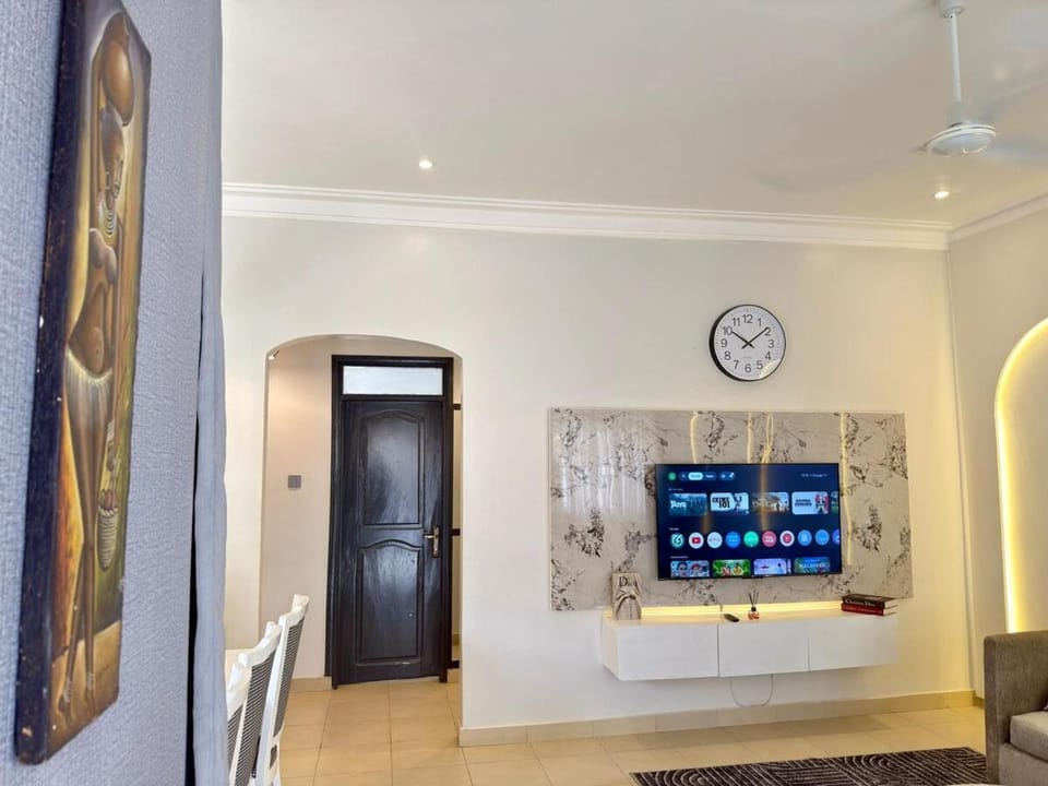 Standalone Residence with pool, AC and inverter House in Kampala