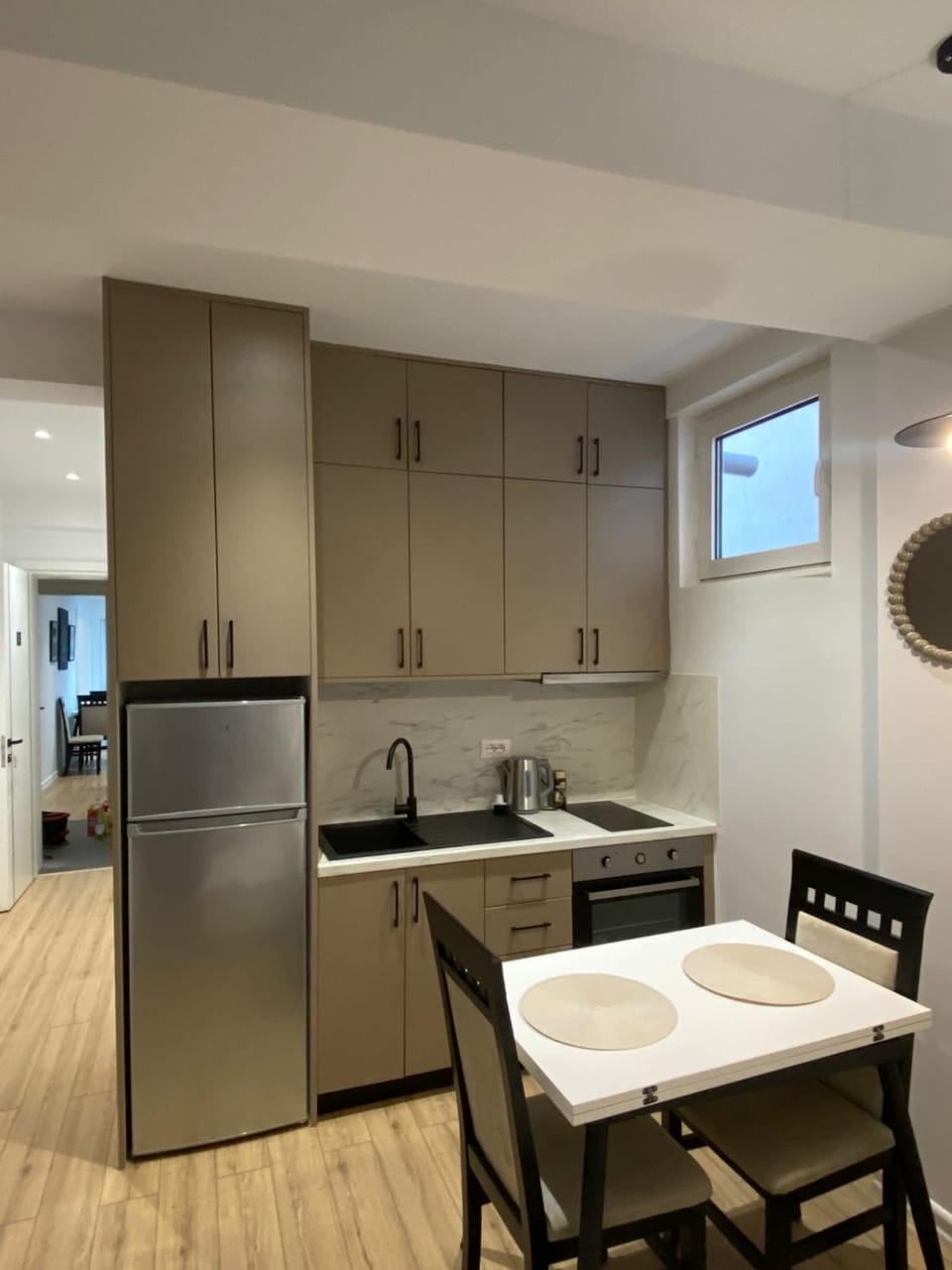 Kitchen or kitchenette, Dining area, oven, stove