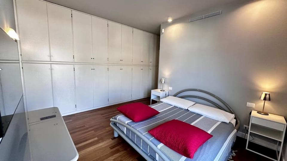 Bed, Photo of the whole room, Bedroom, wardrobe