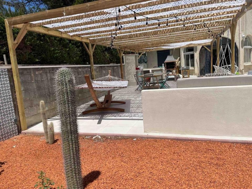 Spacious house with swimming pool 10 min from Avignon Villa in Villeneuve-lès-Avignon