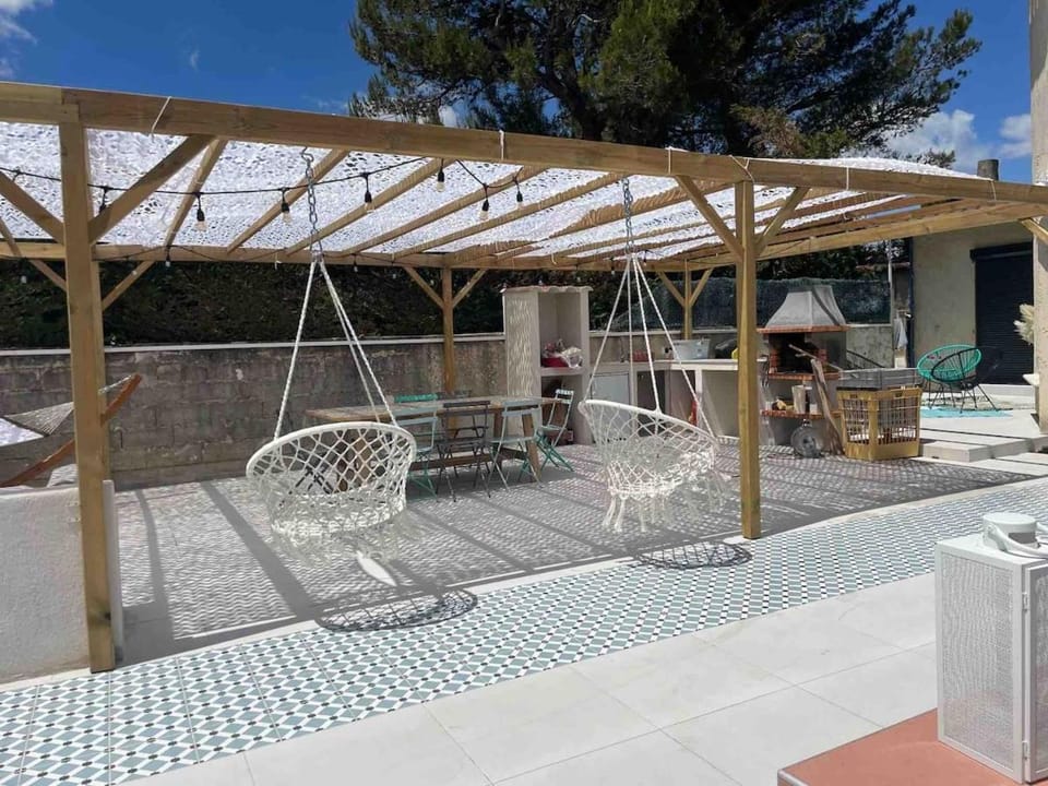 Spacious house with swimming pool 10 min from Avignon Villa in Villeneuve-lès-Avignon