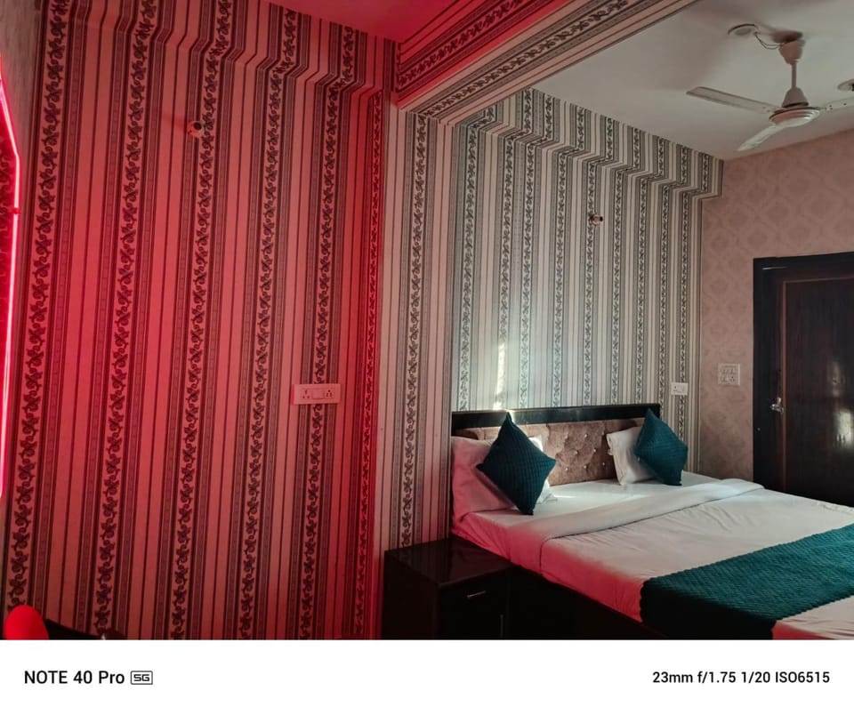 Comfort Home Bed and Breakfast in Noida