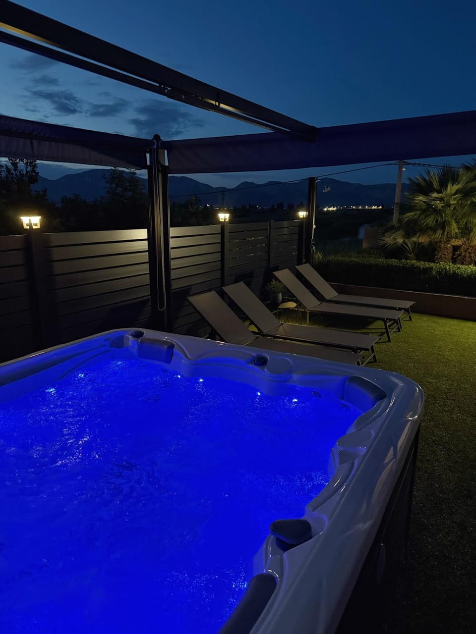 Night, Natural landscape, Hot Tub, Pool view, Swimming pool, sunbed