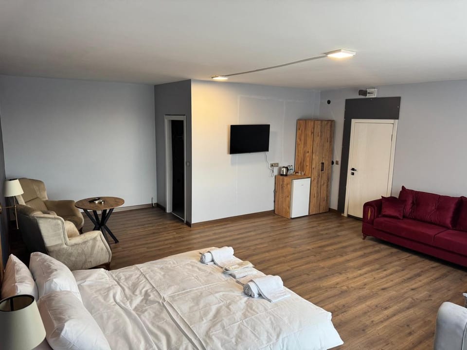 Bed, Seating area, Bedroom