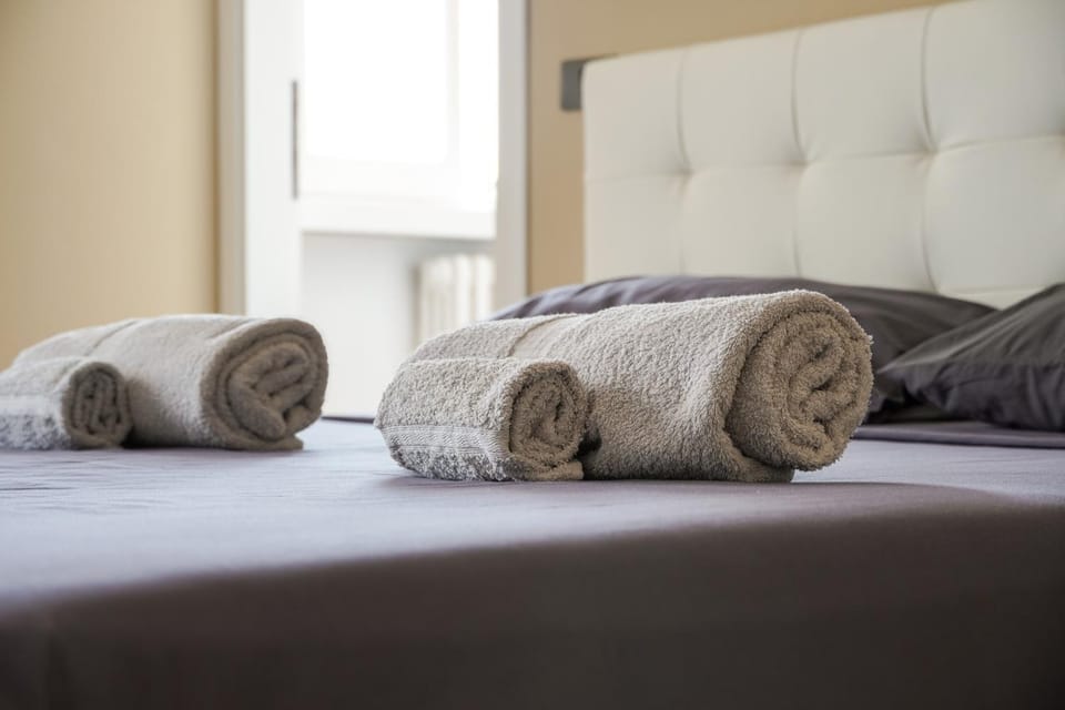 Bed, Photo of the whole room, Bedroom, towels