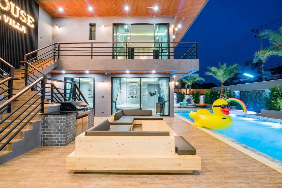 Communal lounge/ TV room, BBQ facilities