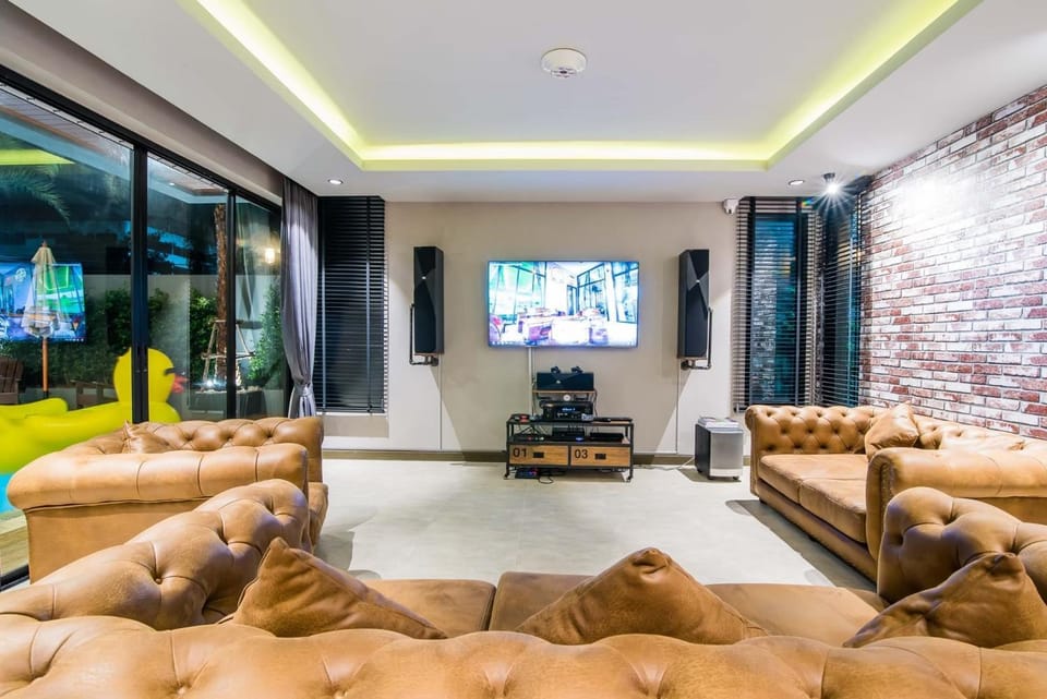 Communal lounge/ TV room, Karaoke, Spa and wellness centre/facilities, Evening entertainment