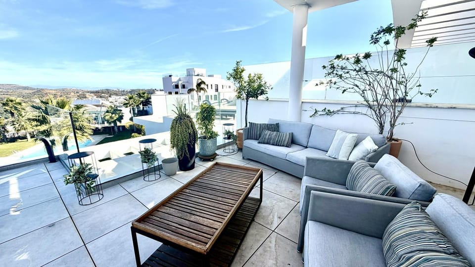 Day, View (from property/room), Balcony/Terrace, Seating area, Pool view, Sea view